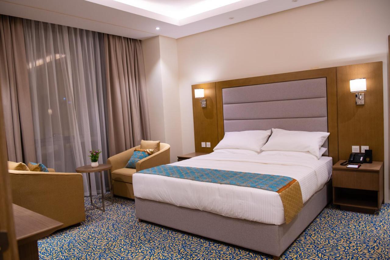 Rozana Hotel Muskat Bagian luar foto
