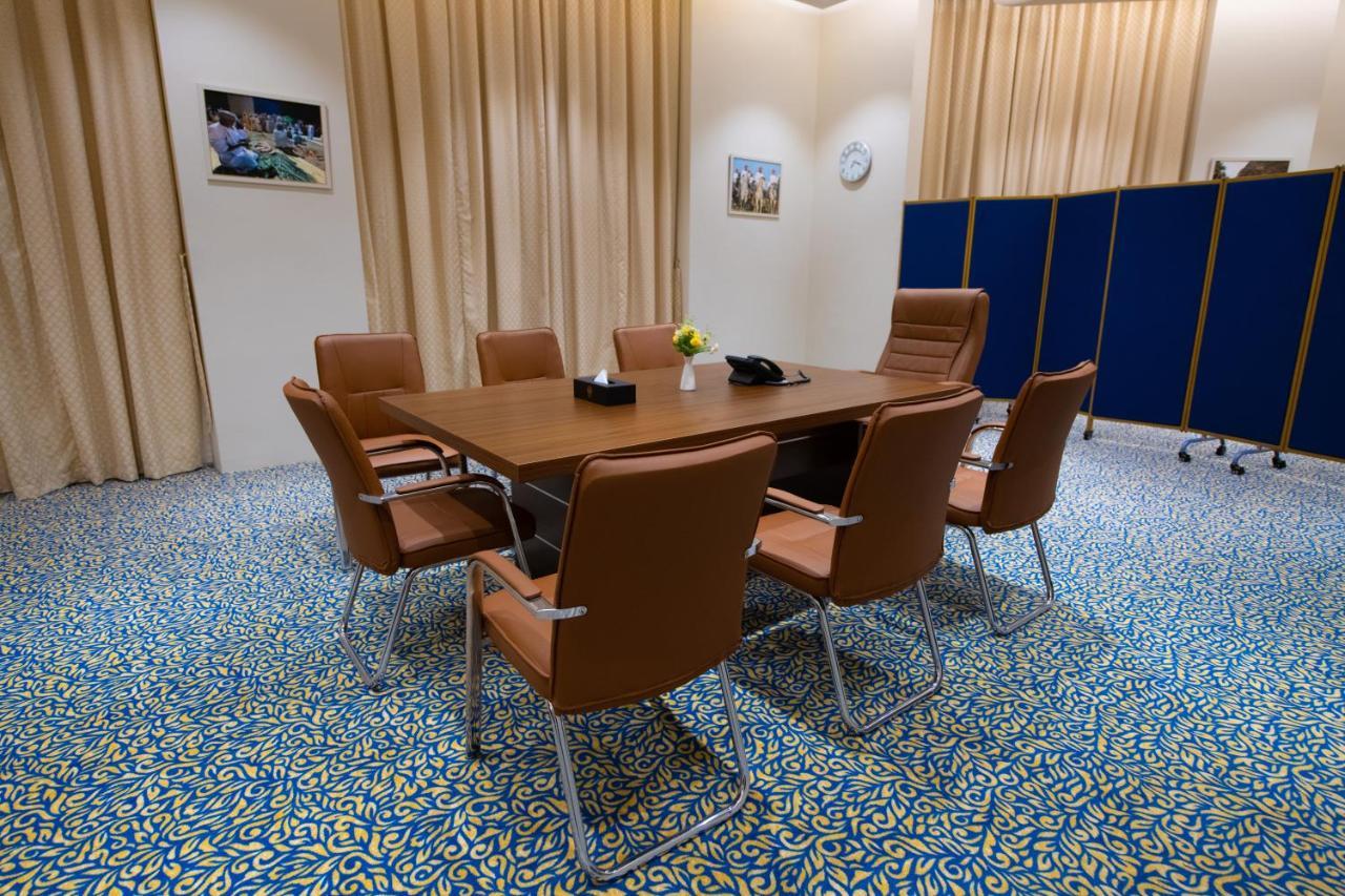 Rozana Hotel Muskat Bagian luar foto