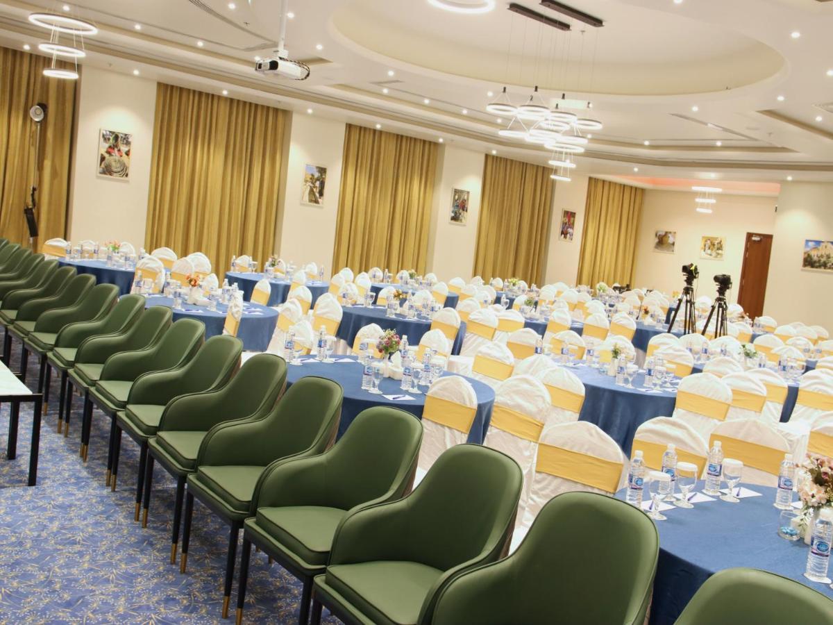 Rozana Hotel Muskat Bagian luar foto