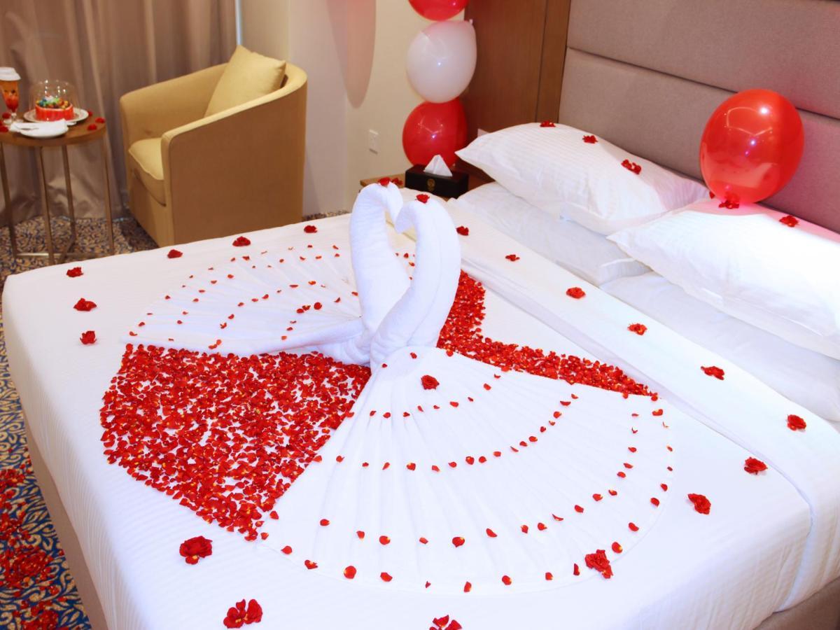 Rozana Hotel Muskat Bagian luar foto