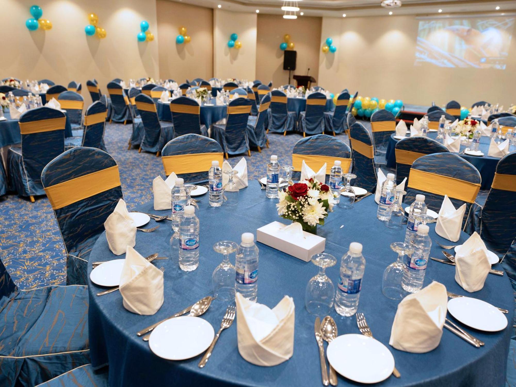 Rozana Hotel Muskat Bagian luar foto