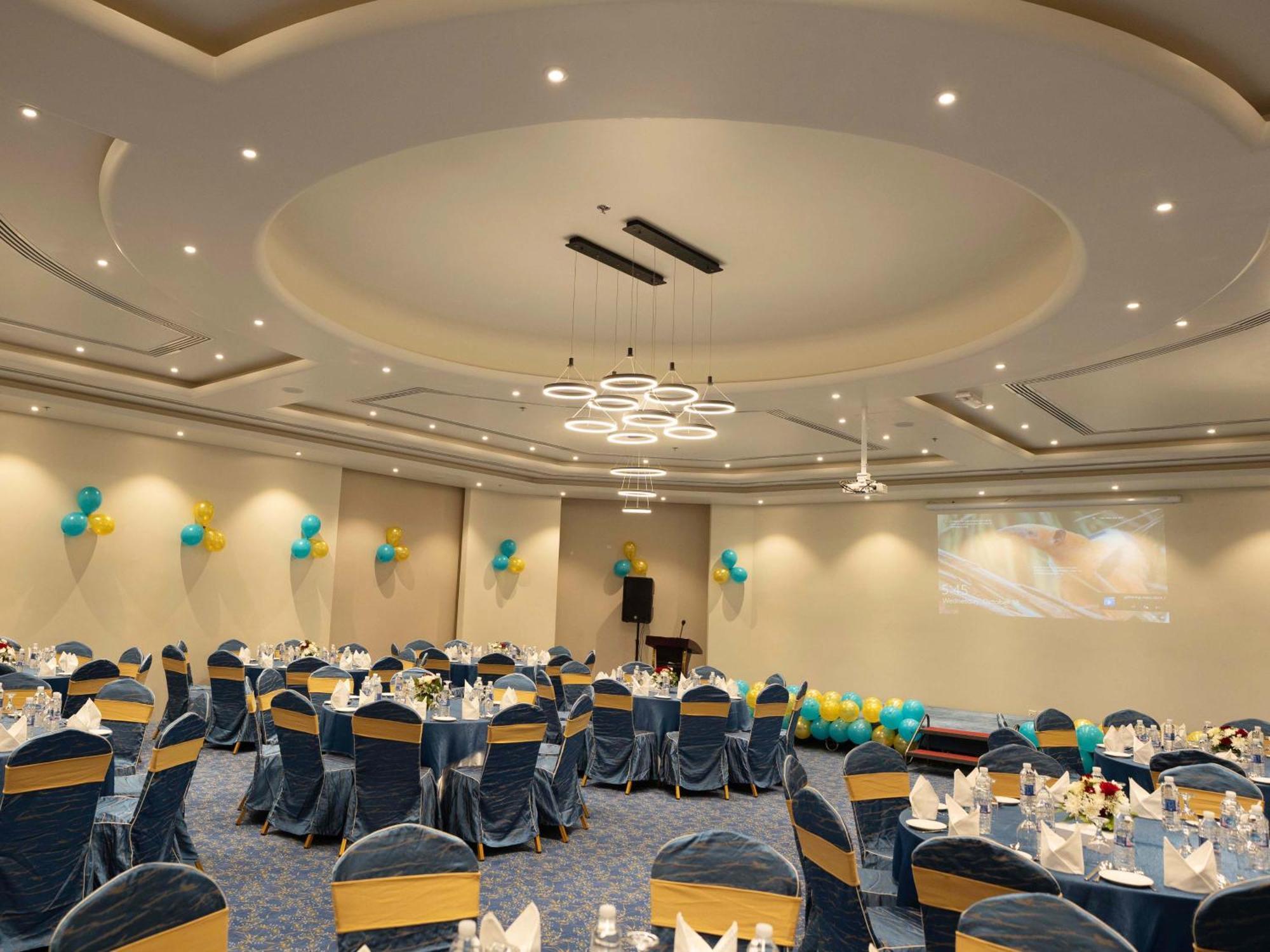 Rozana Hotel Muskat Bagian luar foto